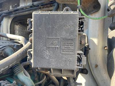 Volvo VNL Fuse Box
