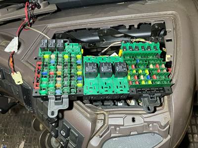 Volvo VNL Fuse Box