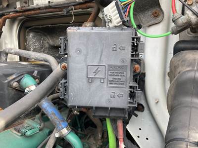 Volvo VNL Fuse Box