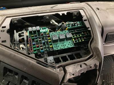 Volvo VNL Fuse Box