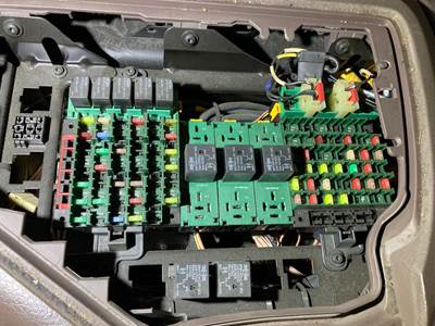 Volvo VNL Fuse Box