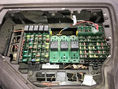 Volvo VNL Fuse Box