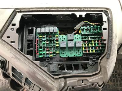Volvo VNL Fuse Box
