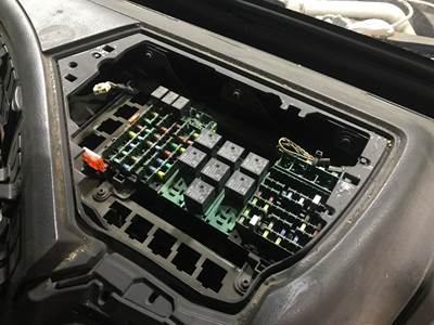 Volvo VNL Fuse Box