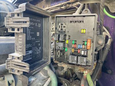 Volvo VNL Fuse Box