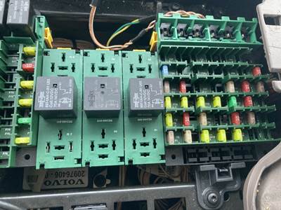 Volvo VNL Fuse Box