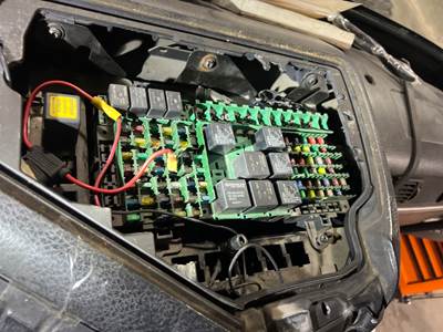 Volvo VNL Fuse Box