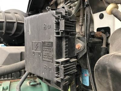 Volvo VNL Fuse Box