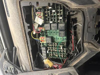 Volvo VNL Fuse Box