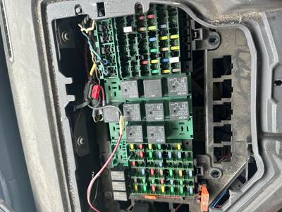 Volvo VNL Fuse Box