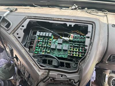 Volvo VNL Fuse Box