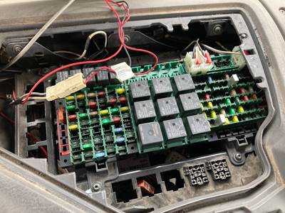 Volvo VNM Fuse Box