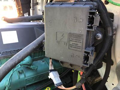 Volvo VNR Fuse Box