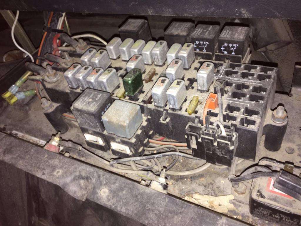 1995 Volvo WG Fuse Box For Sale | Spencer, IA | 24545497 ... safari truck fuse box 1995 