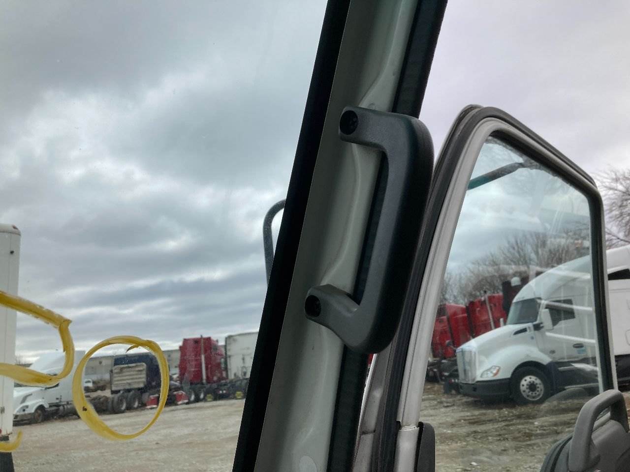 2005 Isuzu NPR Grab Handle For Sale Des Moines, IA 25413738