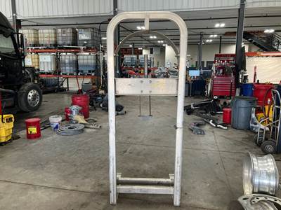 Volvo VNL Headache Rack