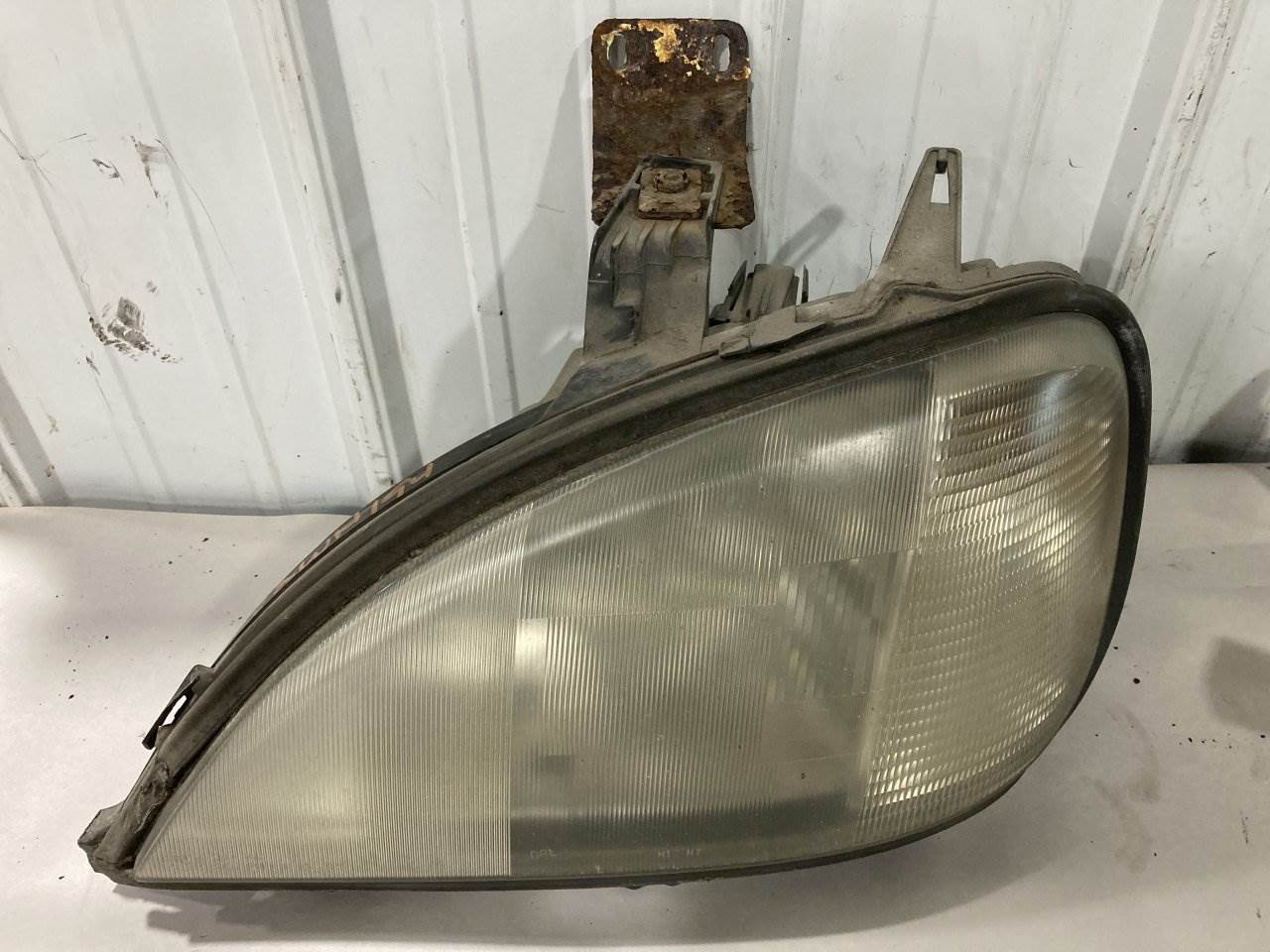 2002 Freightliner Columbia 120 Headlight Assembly For Sale Winimac