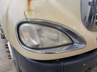 Freightliner Columbia 120 Headlight Assembly