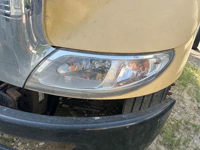 International 8600 Headlight Assembly