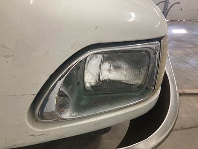 International 9200 Headlight Assembly