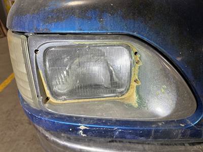 International 9200 Headlight Assembly