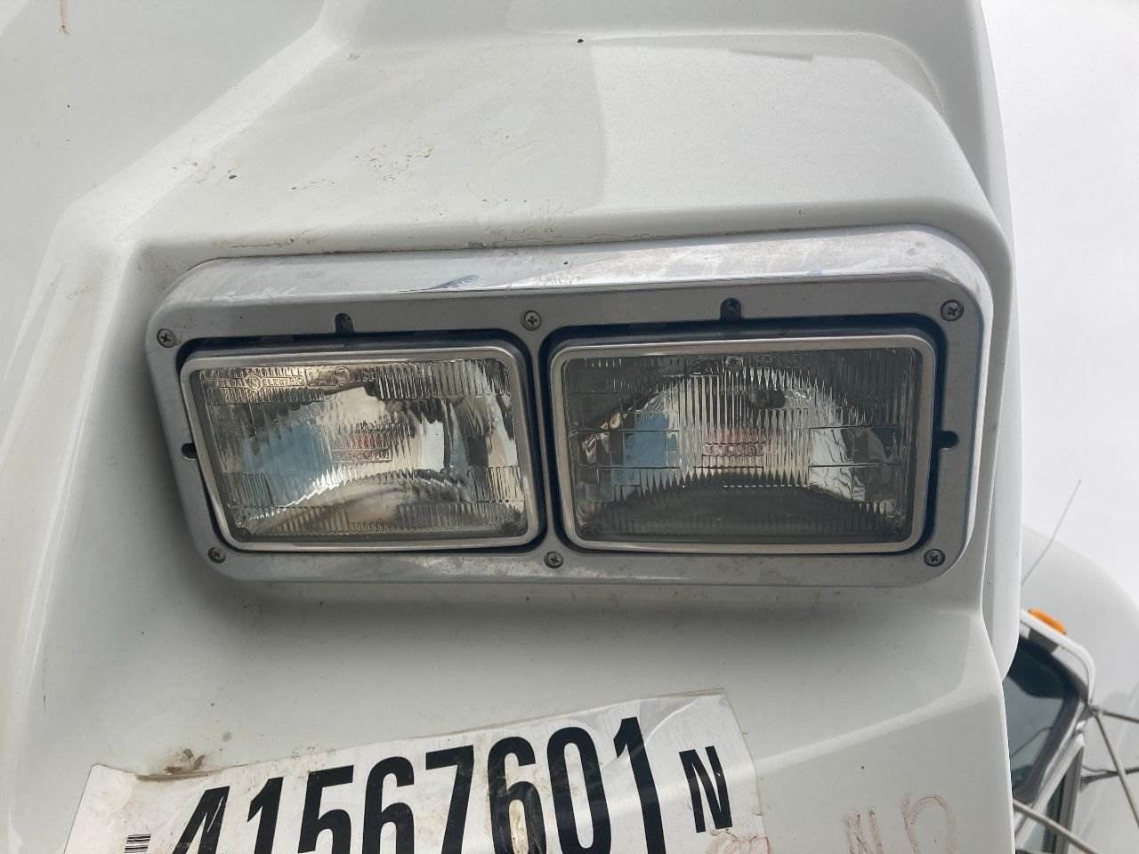 2006 Kenworth T800 Headlight Assembly For Sale Kansas City, MO