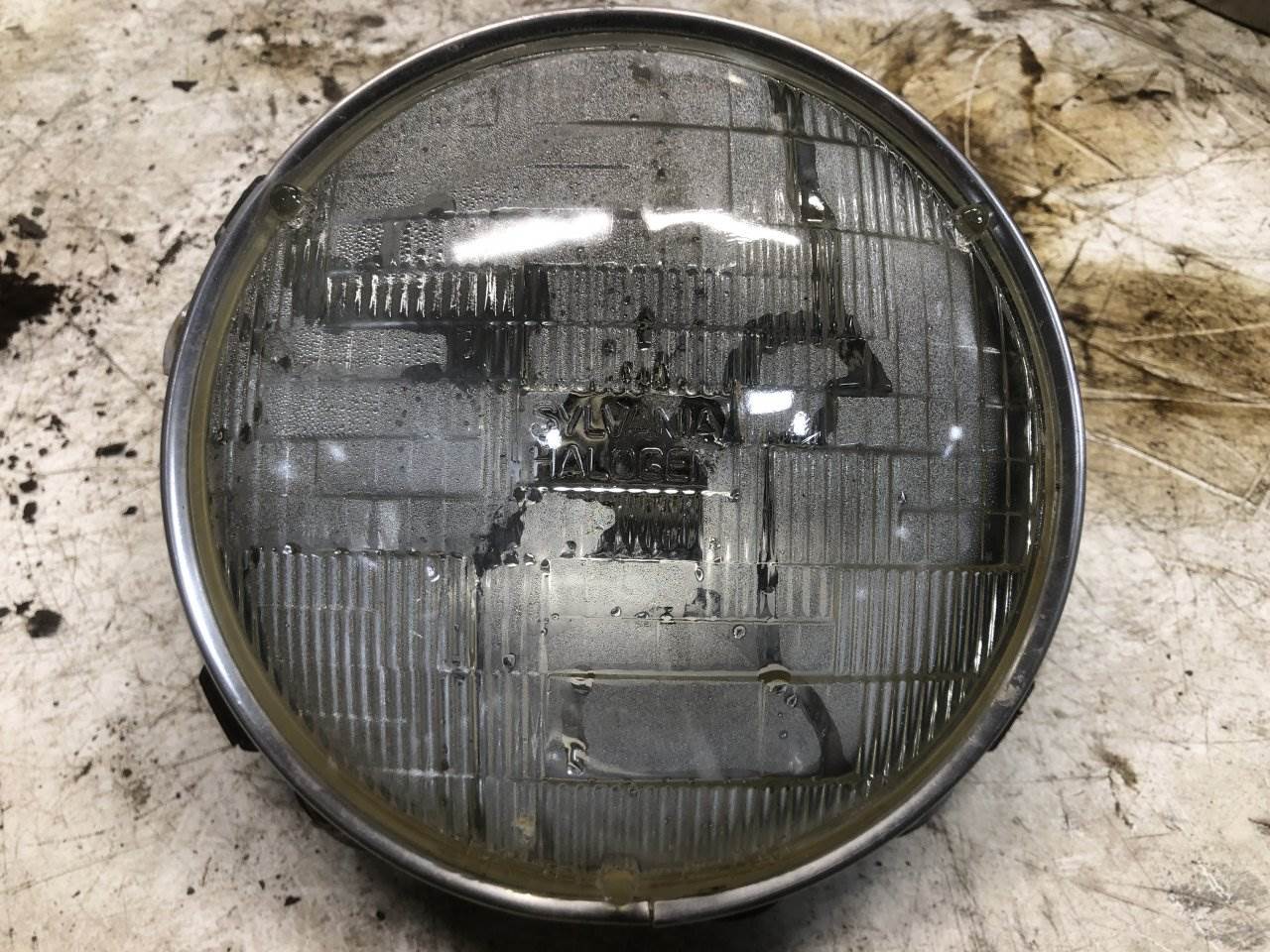 2004 Mack Granite Headlight Assembly for a Mack CV (Granite) For Sale