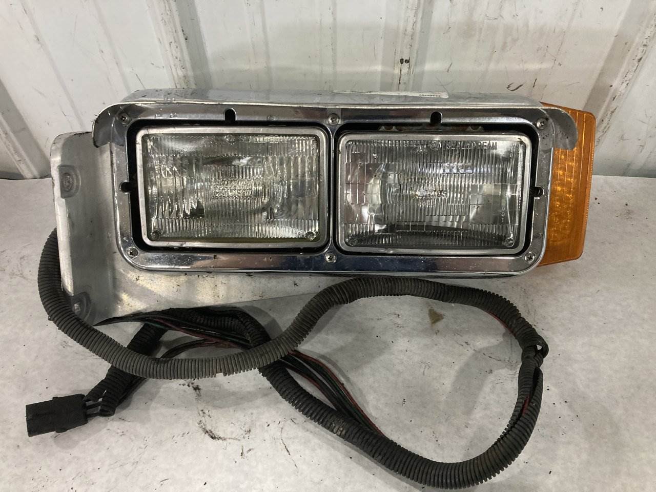 2001 Peterbilt 379 Headlight Assembly For Sale Winimac, IN 25386307