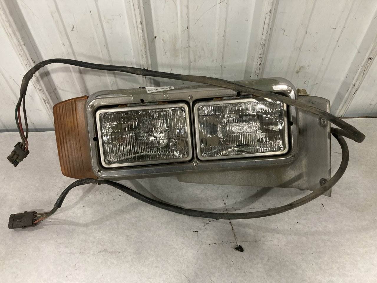 1988 Peterbilt 379 Headlight Assembly For Sale Winimac, IN 25387525