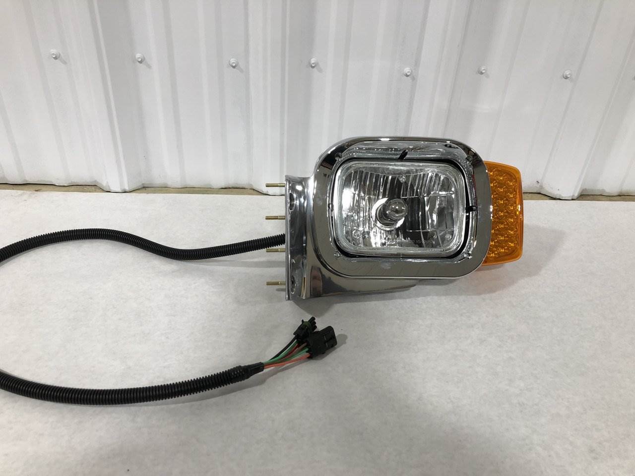 Peterbilt 379 Headlight Assembly For Sale Des Moines, IA P546079