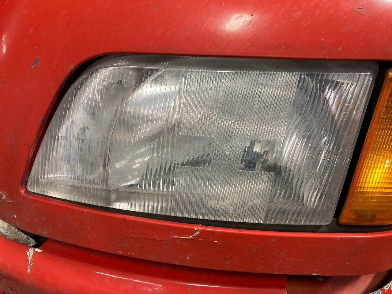 2000 Volvo VNL Headlight Assembly For Sale Sioux Falls, SD 25188072