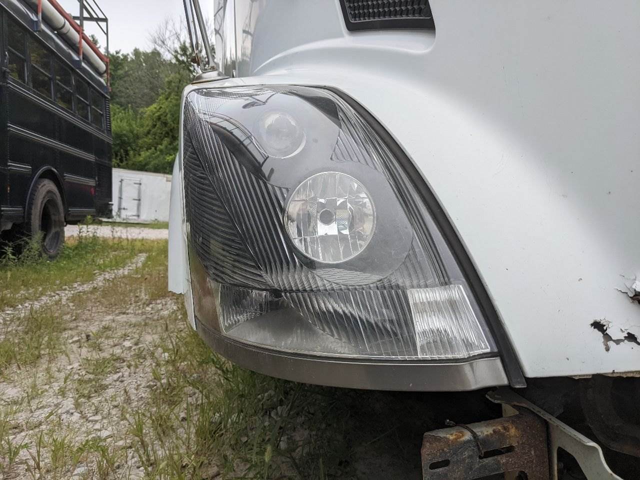 2007 Volvo VNL Headlight Assembly For Sale Des Moines, IA 25274397