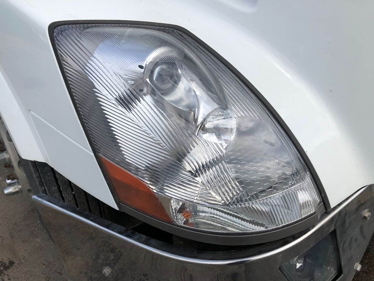 2010 Volvo VNL Headlight Assembly For Sale Des Moines, IA 25308575