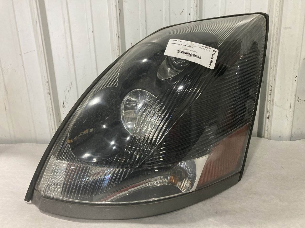 2006 Volvo VNL Headlight Assembly For Sale Winimac, IN 25465857