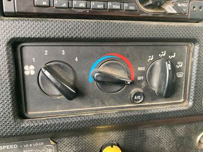 Caterpillar CT660 Heater / AC Temp Control