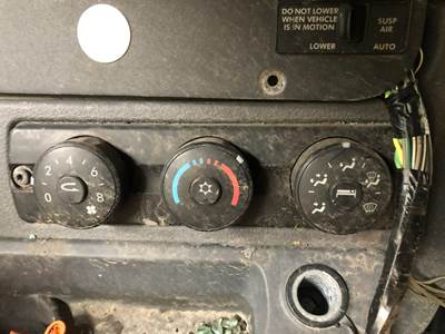 Freightliner Cascadia Heater / AC Temp Control, 3 Knobs 3 Buttons