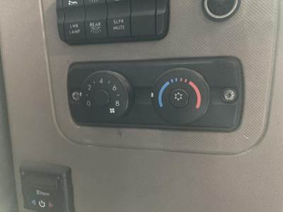 Freightliner Cascadia Sleeper Controls