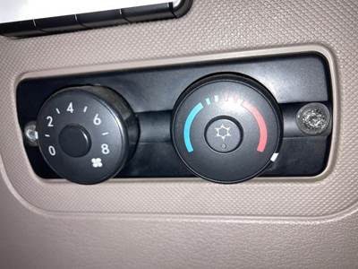 Freightliner Cascadia Sleeper Controls