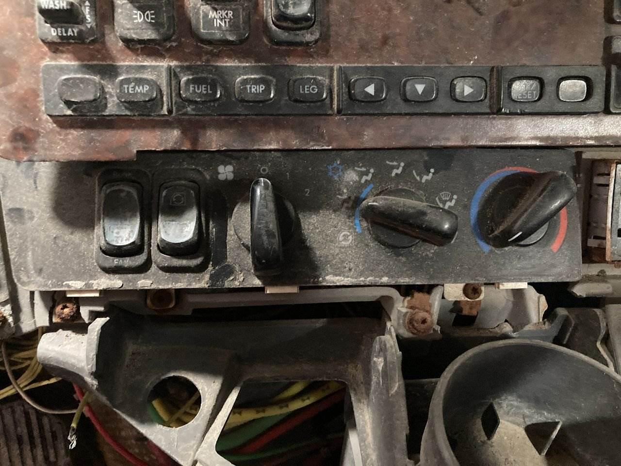 2002 Freightliner Century Class 120 Heater / AC Temp Control for a