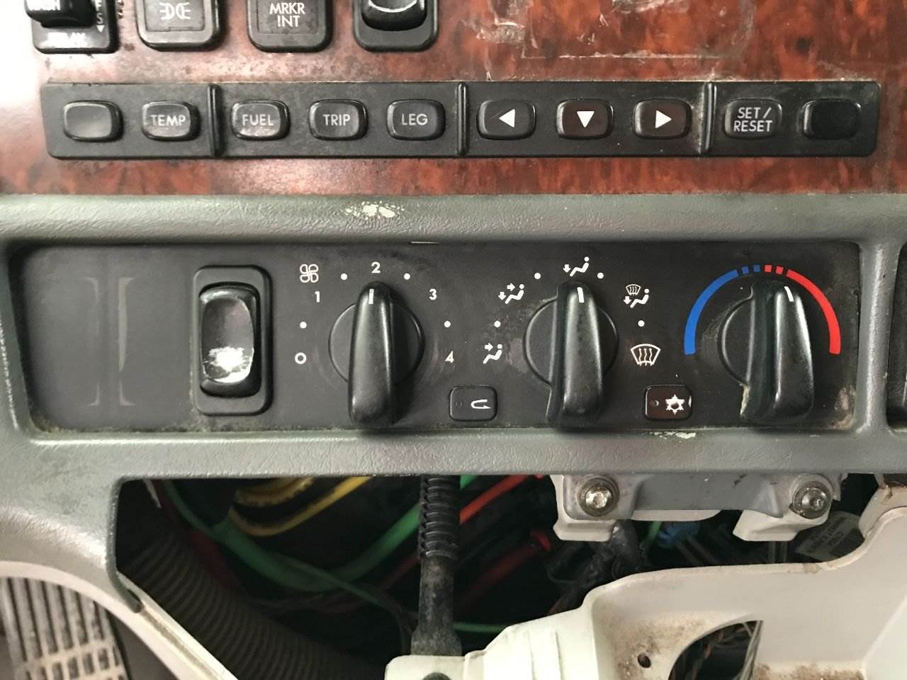 2005 Freightliner Century Class 120 Heater / AC Temp Control for a