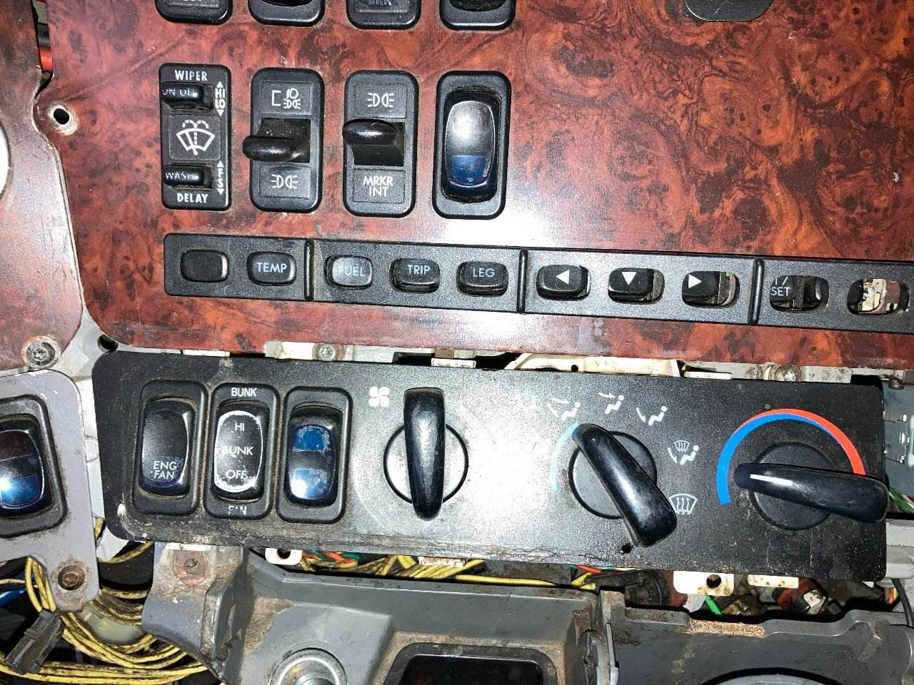 2000 Freightliner Century Class 120 Heater / AC Temp Control for a