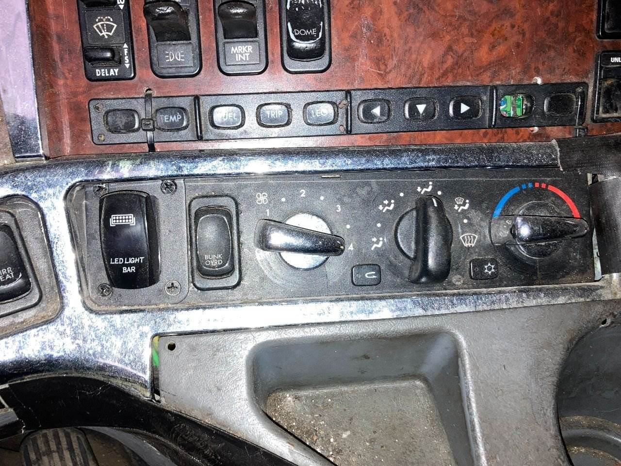 2003 Freightliner Century Class 120 Heater / AC Temp Control for a Freightliner C120 Century For