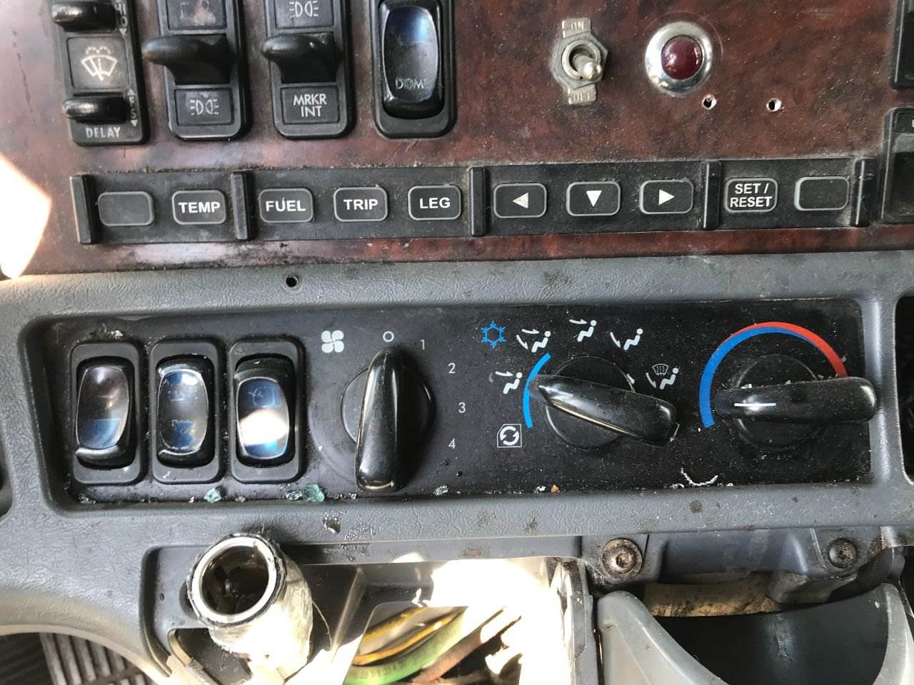 1998 Freightliner Century Class 120 Heater / AC Temp Control for a