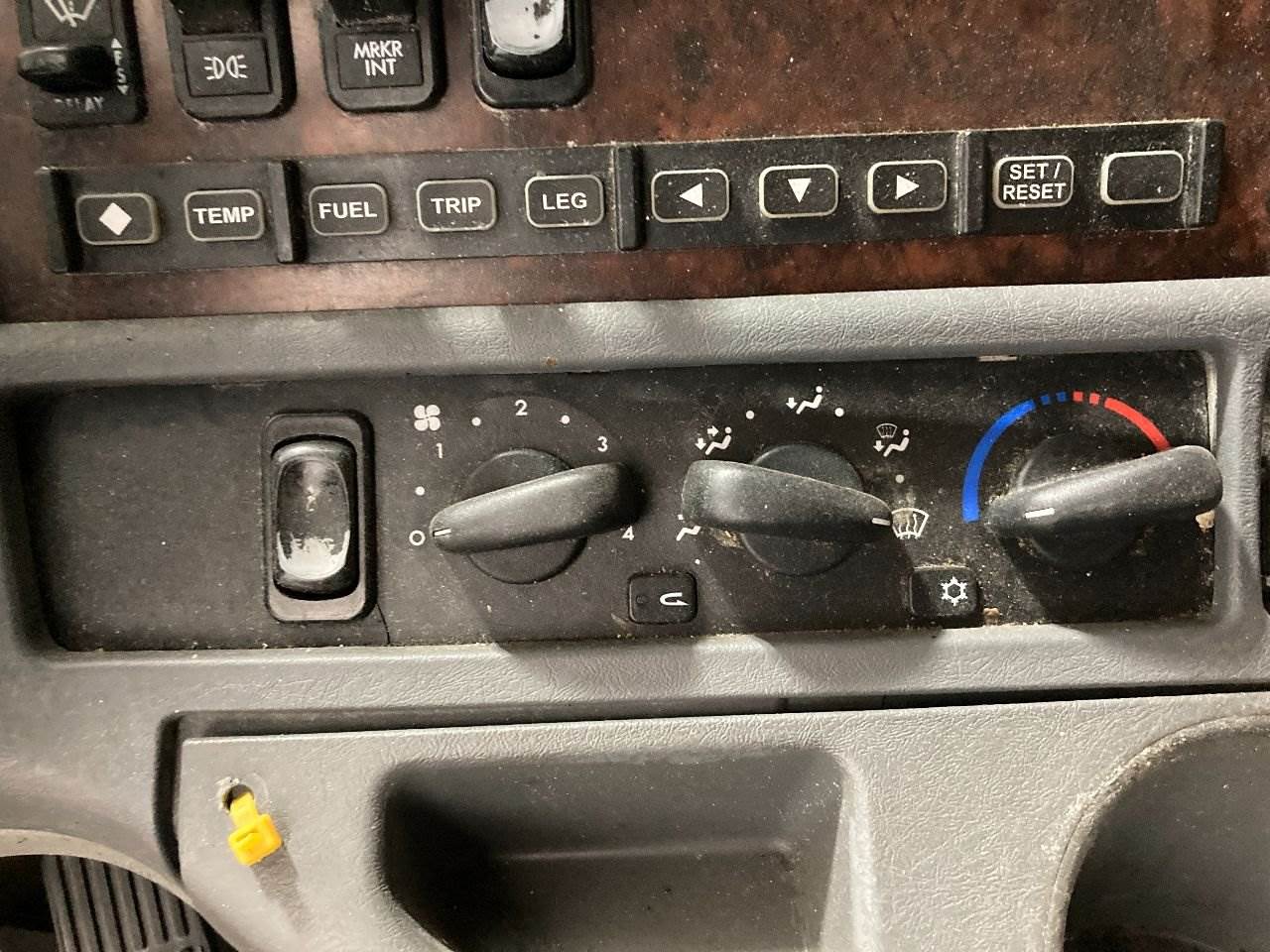 2007 Freightliner Century Class 120 Heater / AC Temp Control for a Freightliner C120 Century For