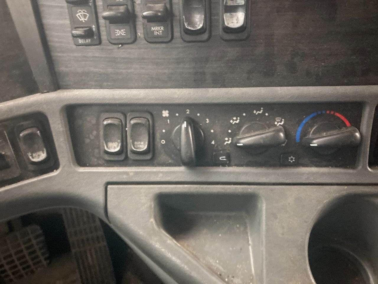 2005 Freightliner Columbia 112 Heater / AC Temp Control For Sale