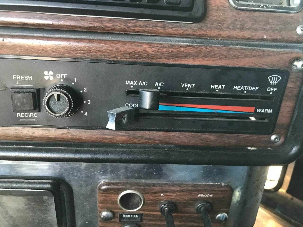 1999 Freightliner FLD120 Classic Heater / AC Temp Control For Sale