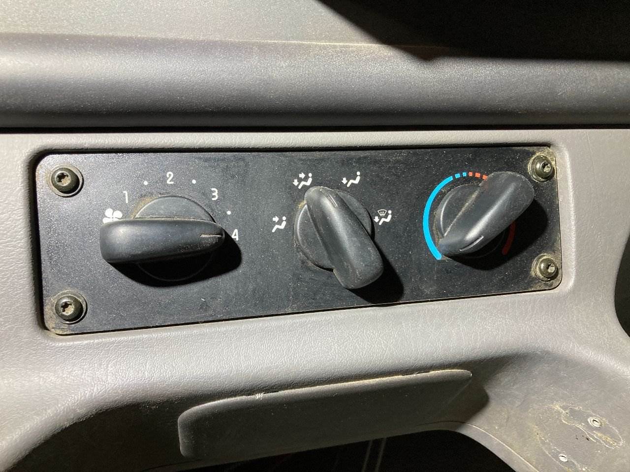 2004 Freightliner M2 106 Heater / AC Temp Control For Sale Sioux