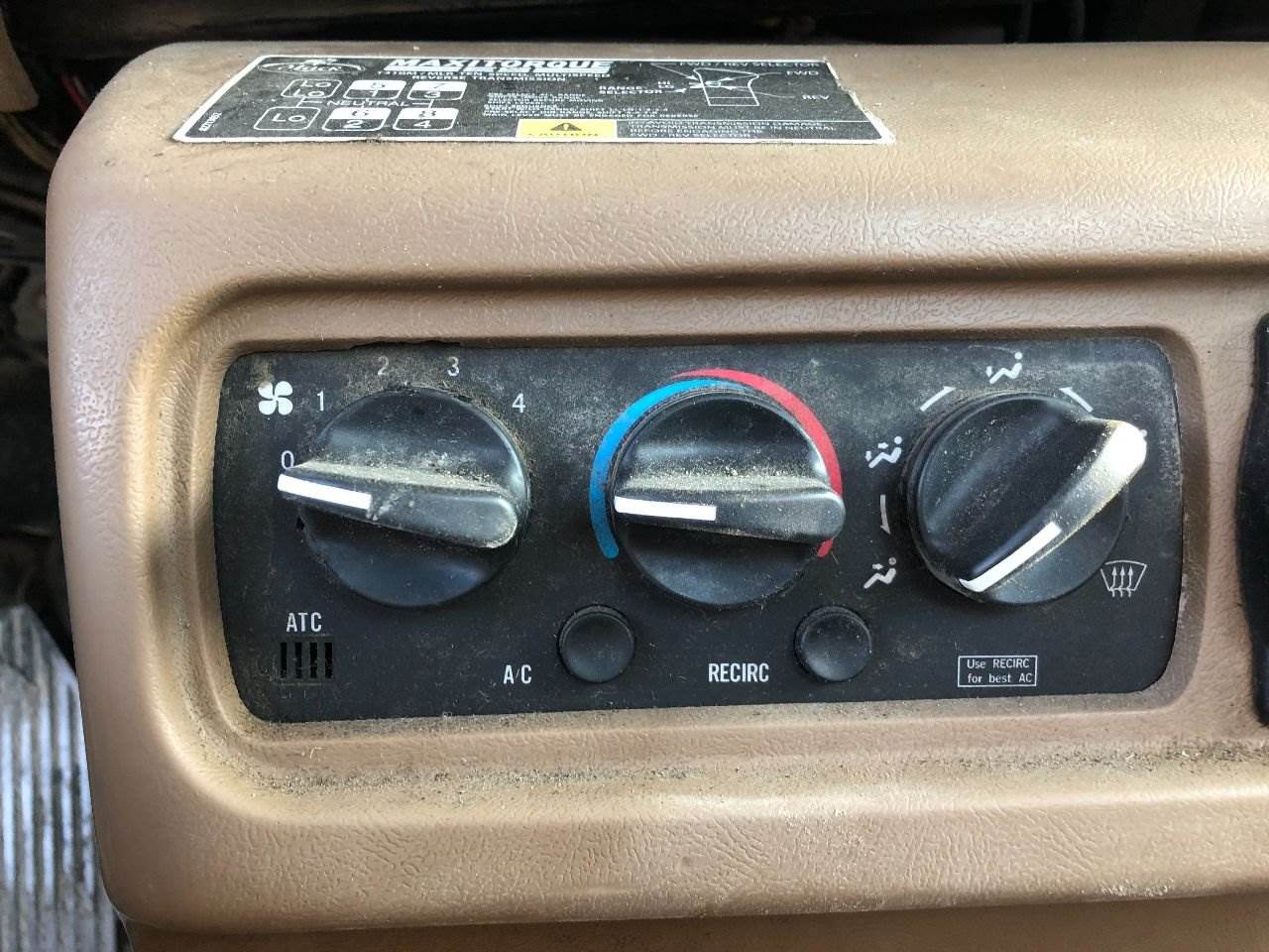 2004 Mack Granite Heater / AC Temp Control for a Mack CV (Granite) For