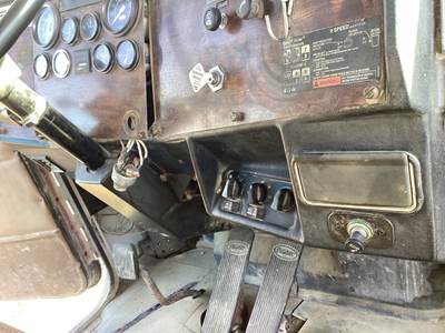 Used 1995 Peterbilt 357 Heater / AC Temp Control, 3 Knob 2 Switch