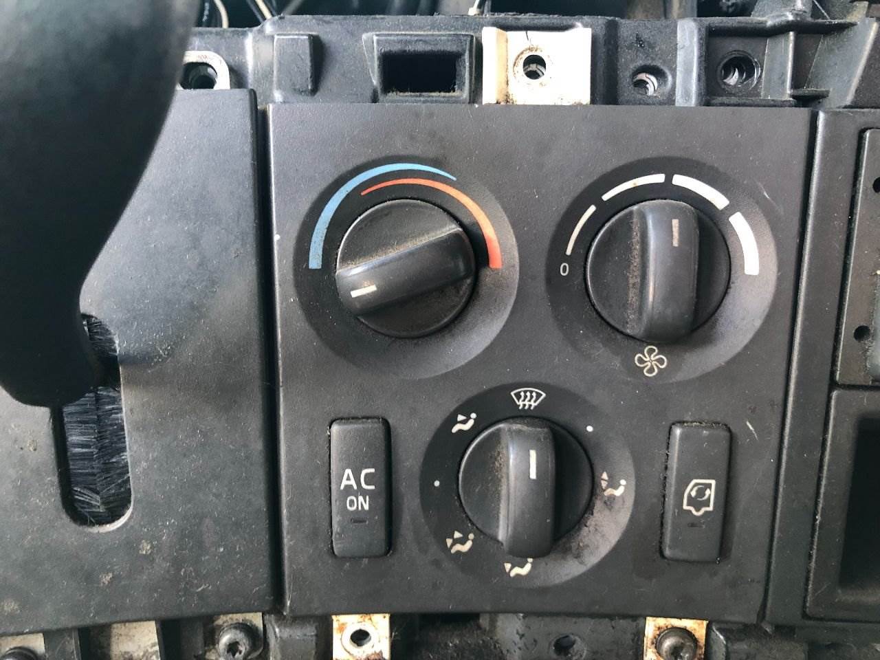2006 Volvo VNL Heater / AC Temp Control For Sale Des Moines, IA